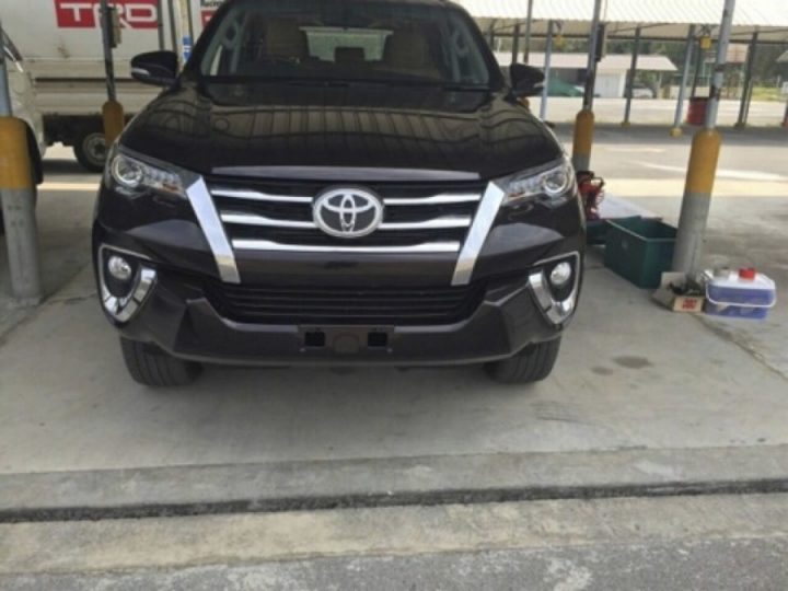 Spy pictures toyota fortuner
