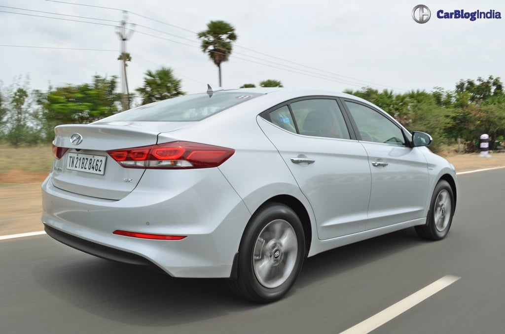 Hyundai Elantra Test Drive Review Images Carblogindia