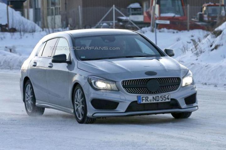 2015 Mercedes benz Cla class Spy Shot Front Right Quarter