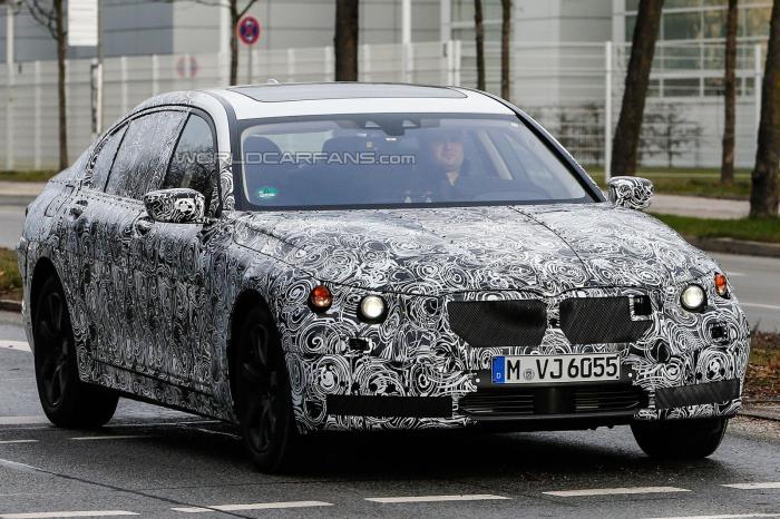 2016 Bmw 7 series Spy Shot Front Right Quarter