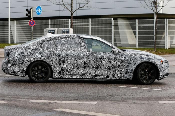 2016 Bmw 7 series Spy Shot Right Side Quarter