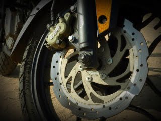 Bajaj pulsar rs 200 disc brakes