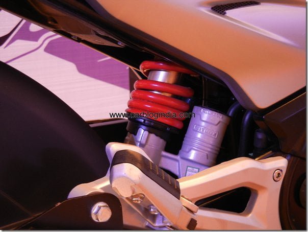 Bajaj pulsar rs 200 suspension