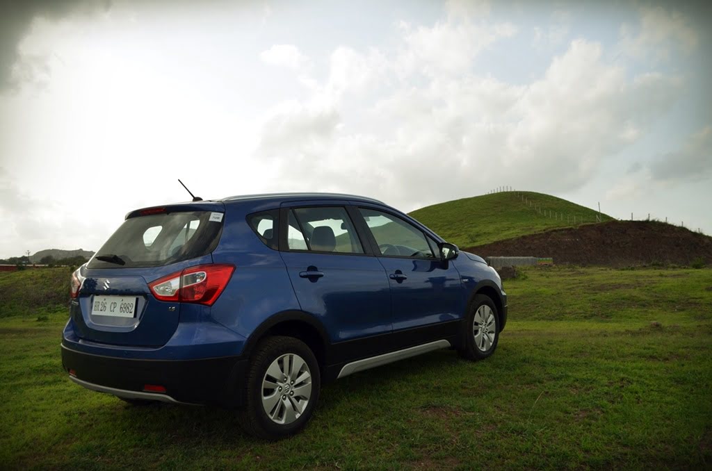 Maruti-suzuki-s-cross-blue-rear-three-quarter-image - Carblogindia