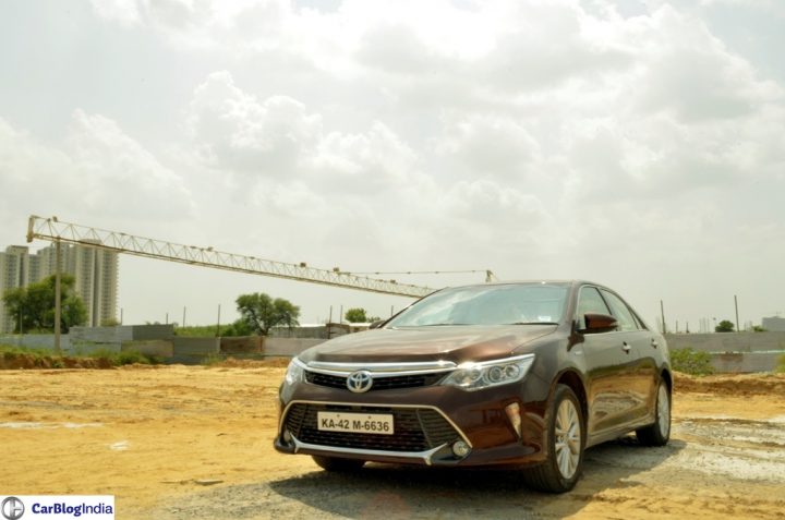 2015 toyota camry hybrid review pics fron angle