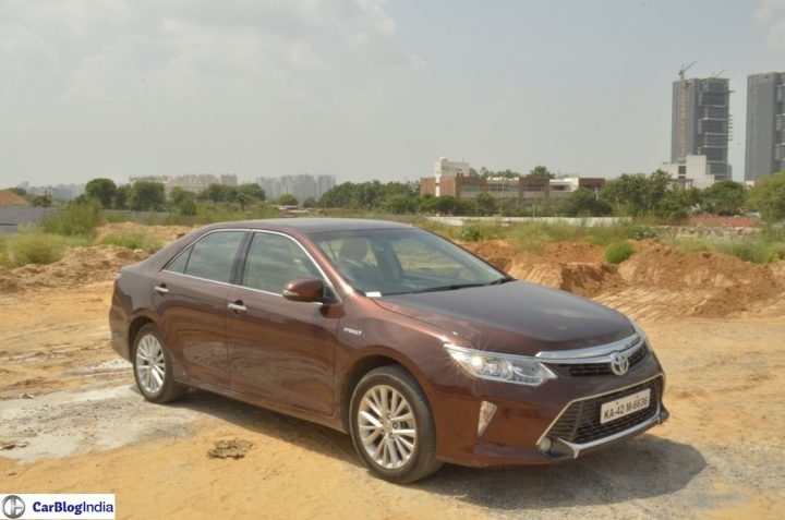 2015 toyota camry hybrid review pics front angle 2