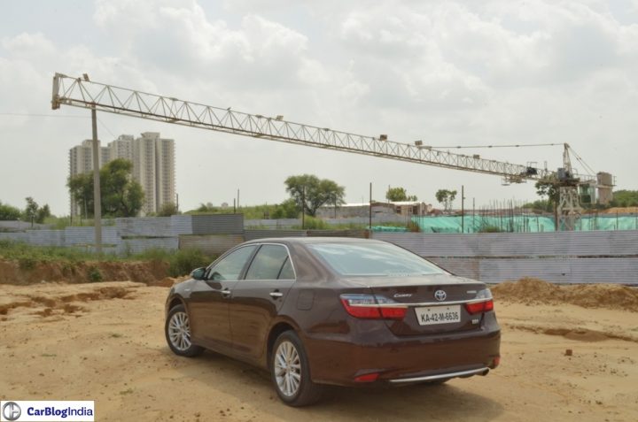 2015 toyota camry hybrid review pics rear angle