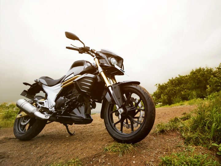 2015 mahindra mojo official pics black 1