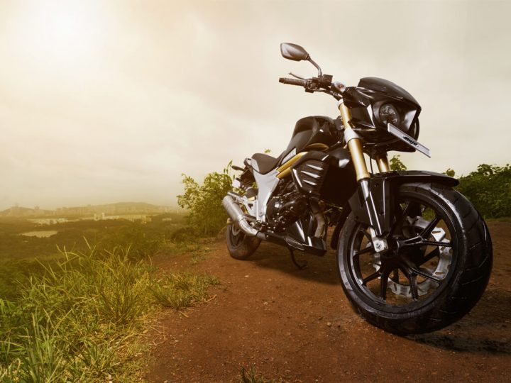 2015 mahindra mojo official pics black 3