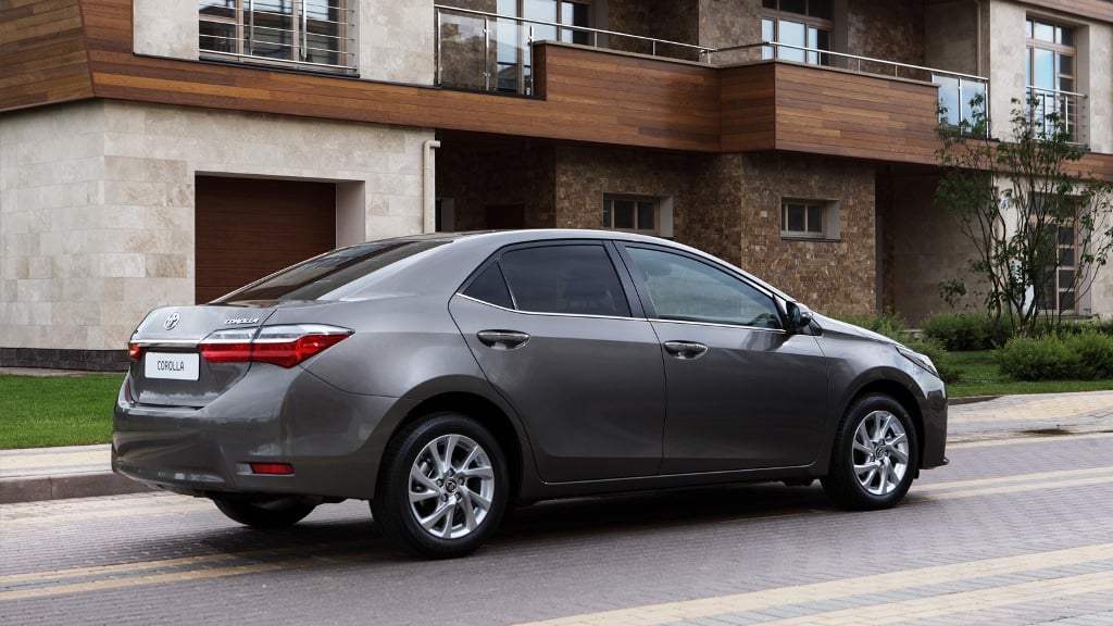 new-2017-toyota-corolla-altis-india-official-images-side-rear ...