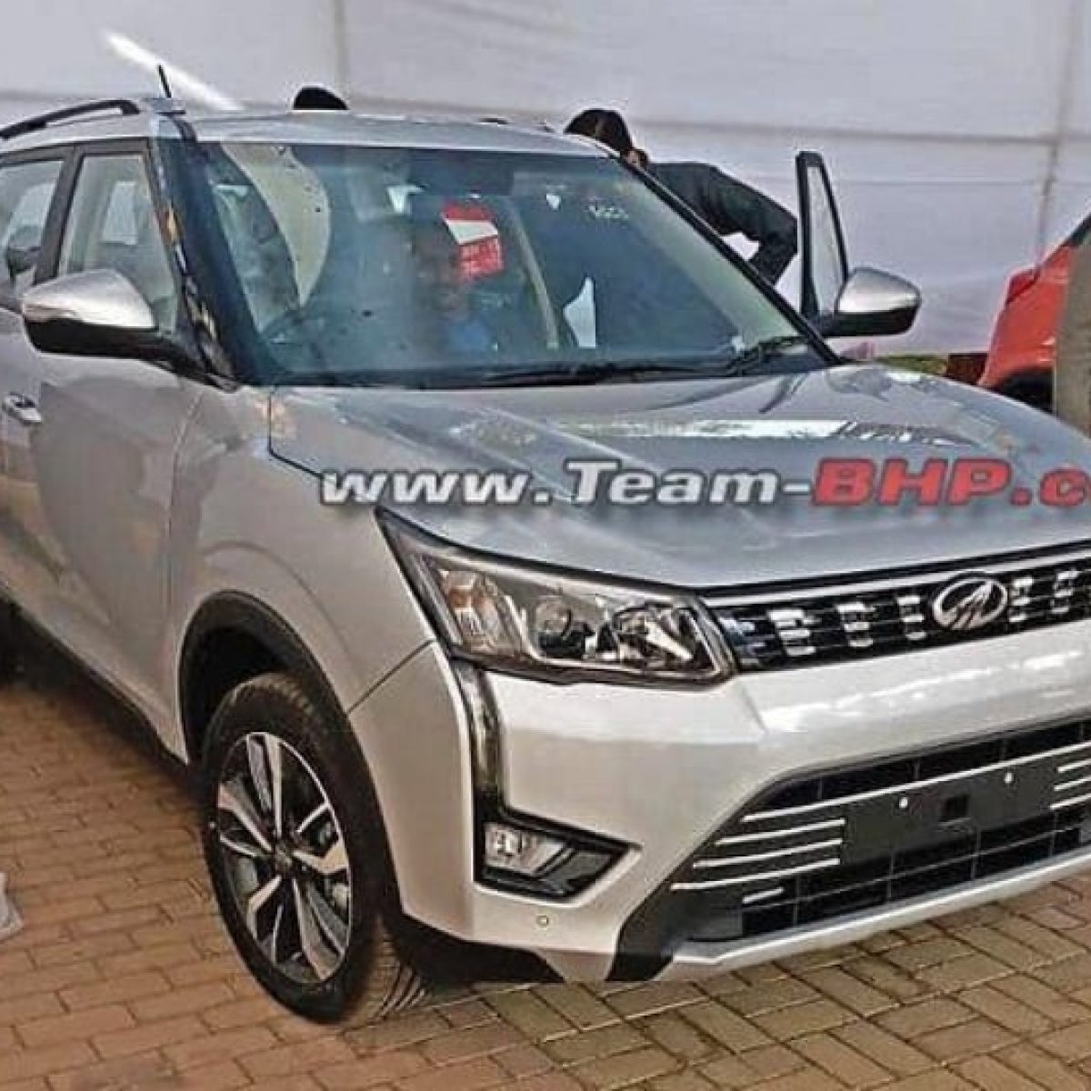 Mahindra Xuv 300 Variant Wise Exterior And Interior Images