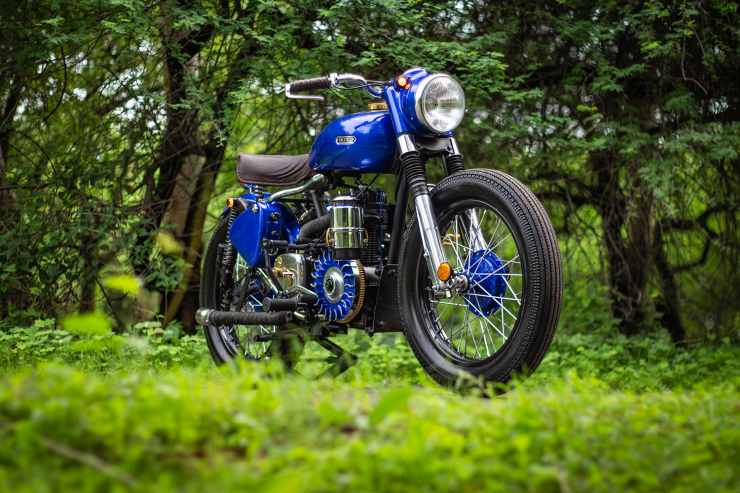 This Bullet has been modified by custom motorcycle shop Time Cycles in Madhya Pradesh.