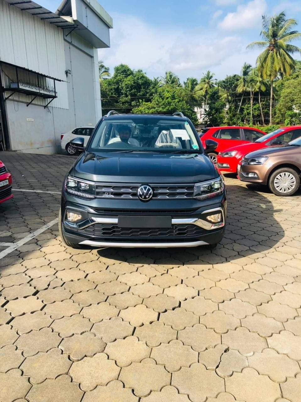 VW Taigun Reaches Dealers, Looks STUNNING in Carbon Steel Grey » Car