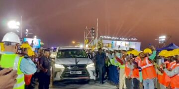 Devendra Fadnavis Drives Lexus LX on India's Longest Sea Bridge