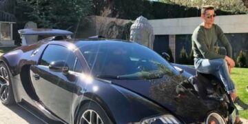 Cristiano Ronaldo with Bugatti Veyron