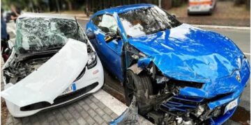 YouTubers in Lamborghini Urus Crash Smar Car