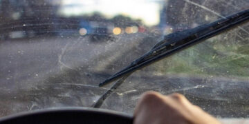 car glass scratches wiper