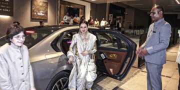 Bollywood Rekha Bmw I7