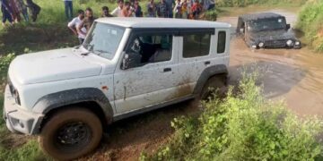 Maruti Jimny Tries to Tow Mahindra Thar