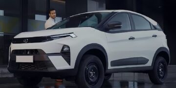 Tata Nexon Second from Base Pure Variant