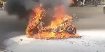 Ampere Magnus EX Electric Scooter Catches Fire