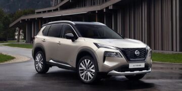 Nissan X-Trail Front Three Quarters