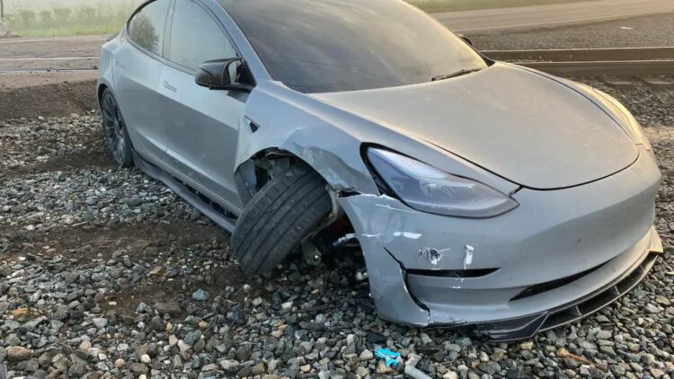 Tesla Auto Pilot Malfunction Crash
