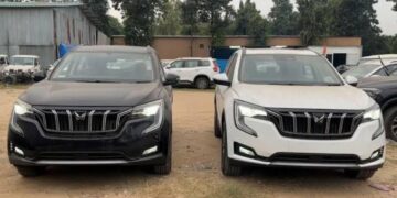 Mahindra XUV700 AX5 Select vs AX5 Comparison