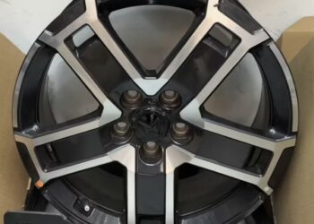 2024 5-door mahindra thar armada 18-inch diamond-cut alloy wheels karol bagh