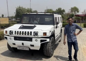 Old Ford Endeavour modified to Hummer lookalike