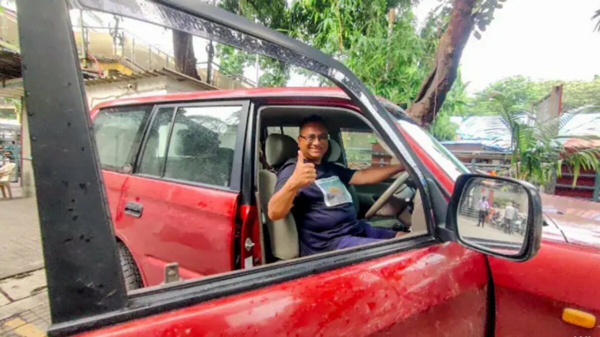 Virajit Mungale Poses with His Trusty Second generation Toyota Land Cruiser Prado