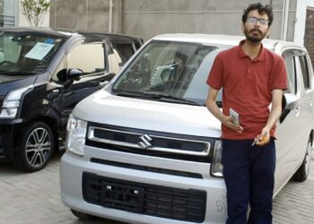 WagonR Hybrid Walkaround Review by Pak Vlogger