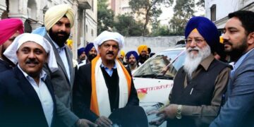 Anand Mahindra Offering Car to Golden Temple