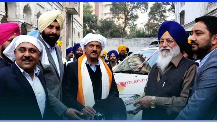 Anand Mahindra Offering Car to Golden Temple