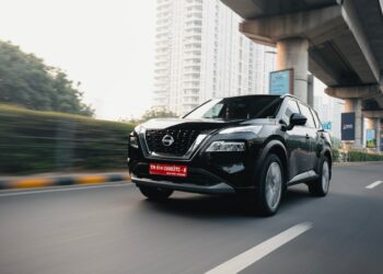 New Nissan X-Trail Review Image Front Three Quarters Action Shot