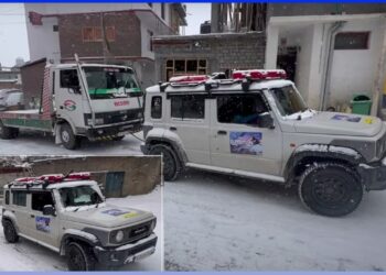 Maruti Jimny Tows Recovery Truck in Snow