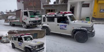 Maruti Jimny Tows Recovery Truck in Snow