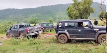 Maruti Jimny Tows Toyota Hilux