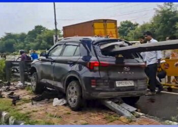 Hyundai Venue Driven into Guard Rail