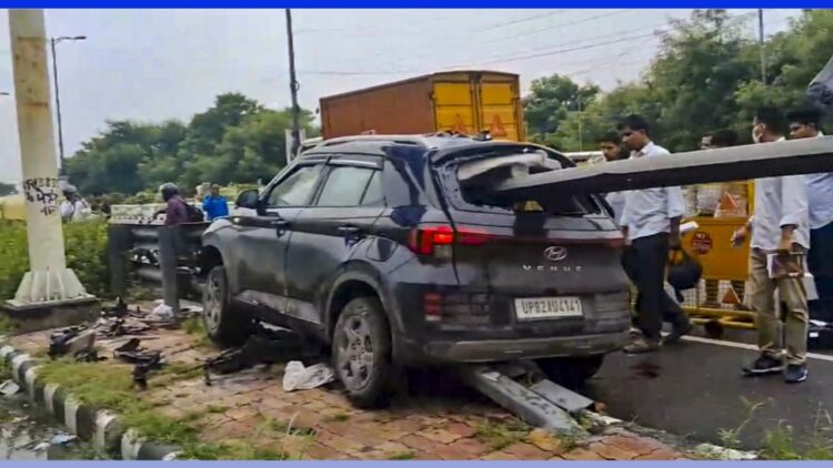 Hyundai Venue Driven into Guard Rail