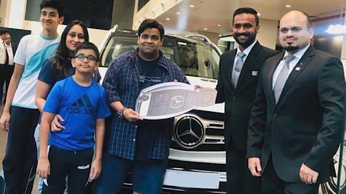 Kiku Sharda with His Mercedes benz Gls 350d