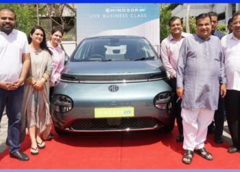 Nitin Gadkari Checks Out MG Windsor