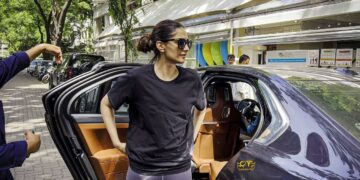 Sonam Kapoor Buys Bmw 7 Series