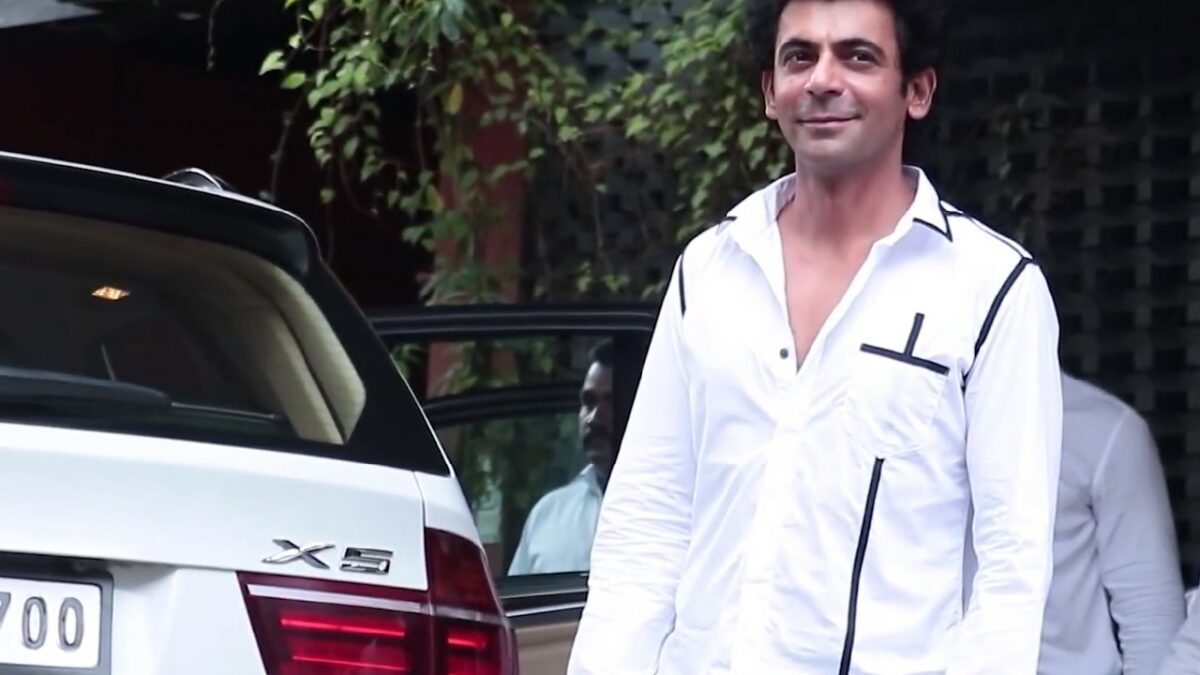 Sunil Grover with His Bmw X5