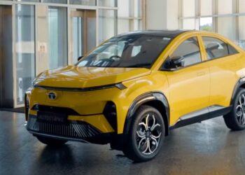 Tata CURVV EV with Lamborghini Urus-like Paint