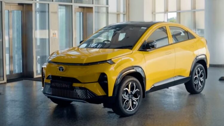 Tata Curvv Ev with Lamborghini Urus like Paint