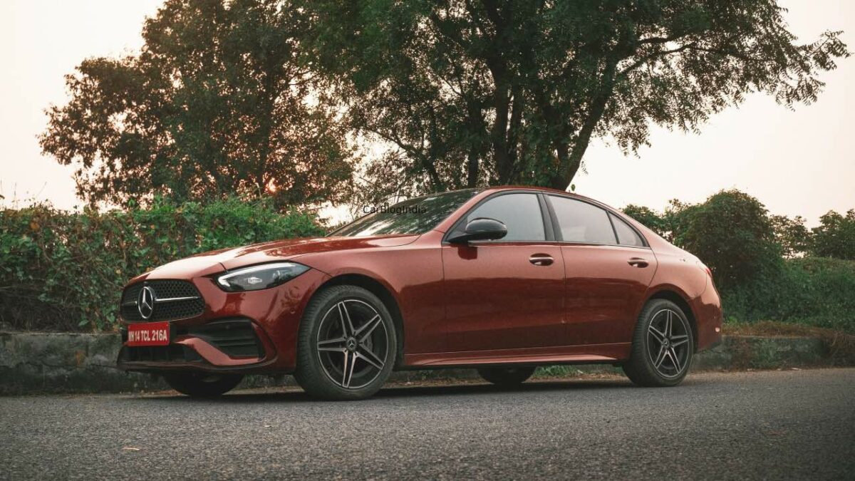 Mercedes Benz C300 Test Drive Review Images Front Three Quarters