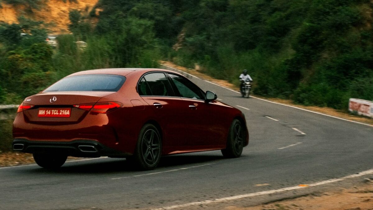 Mercedes benz C300 Test Drive Review Images Side Profile