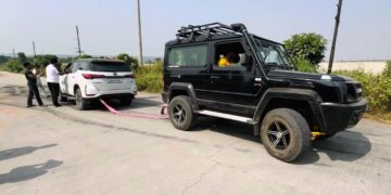 Force Gurkha vs Toyota Fortuner Legender Tug of War