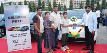 Mg Delivers 201 Evs in Single Day in Bengaluru